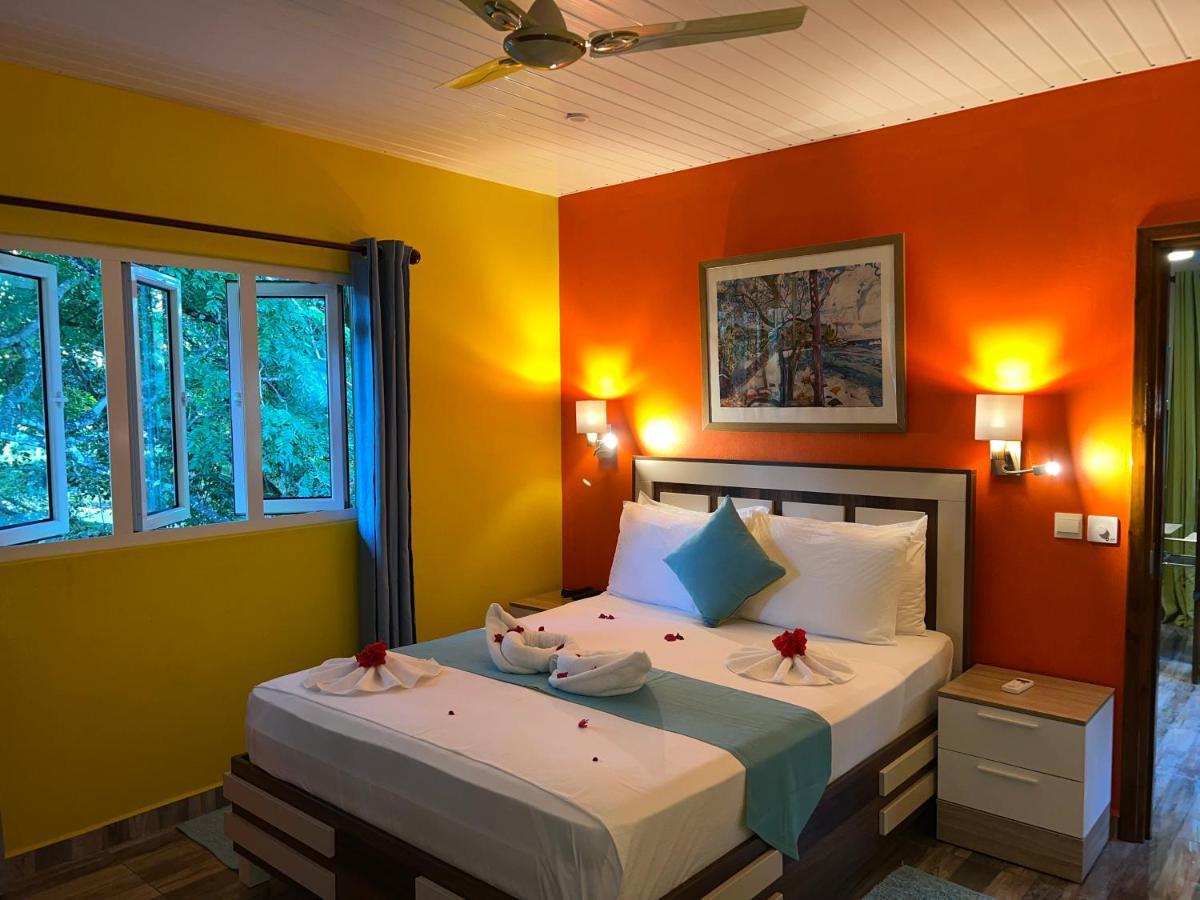 Chloe'S Cottage Self-Catering La Digue Exteriör bild