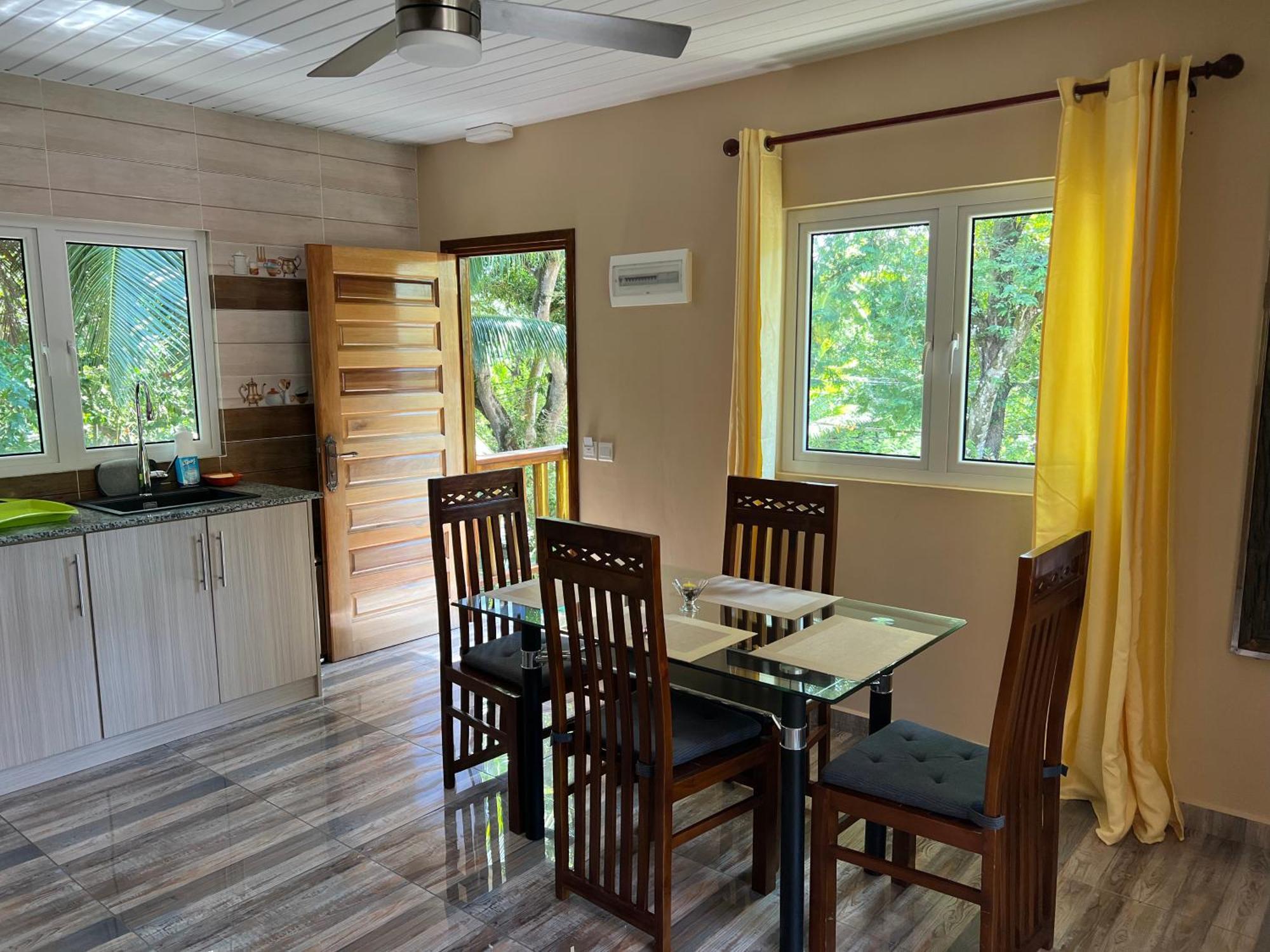 Chloe'S Cottage Self-Catering La Digue Exteriör bild