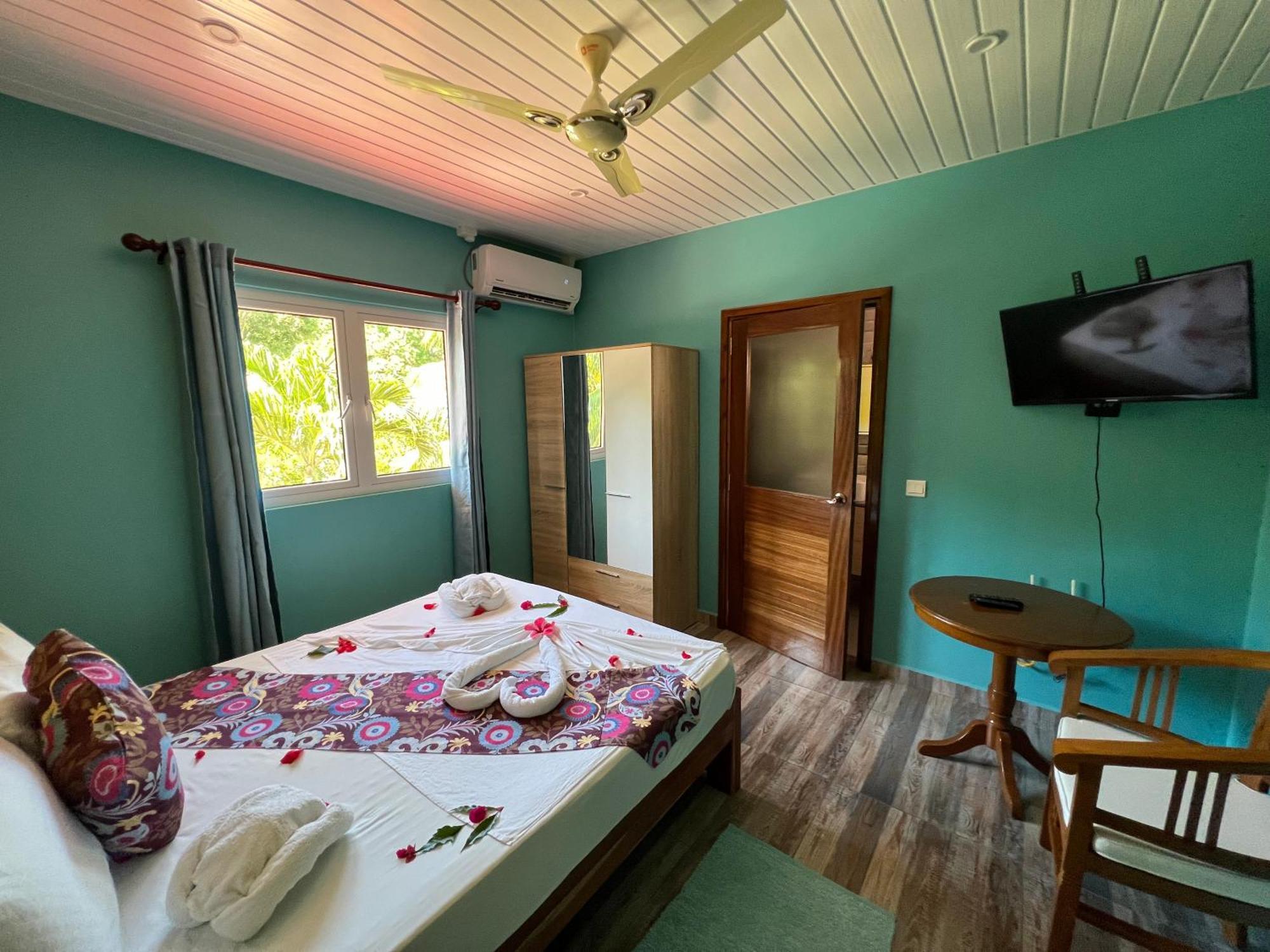 Chloe'S Cottage Self-Catering La Digue Exteriör bild