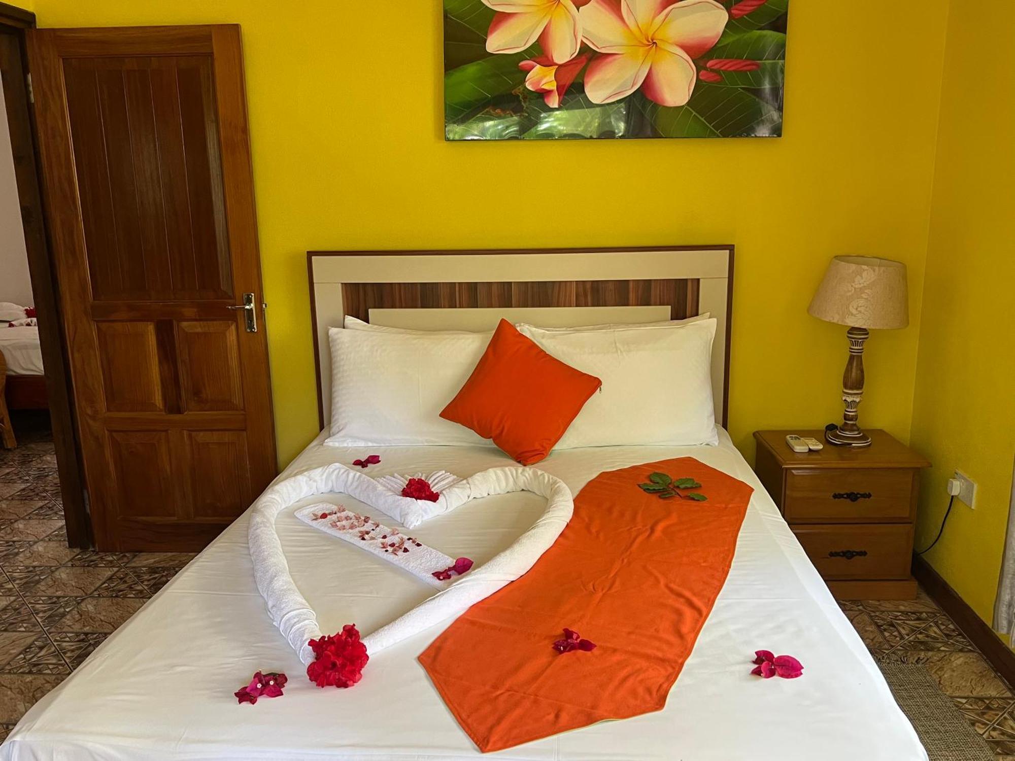 Chloe'S Cottage Self-Catering La Digue Exteriör bild