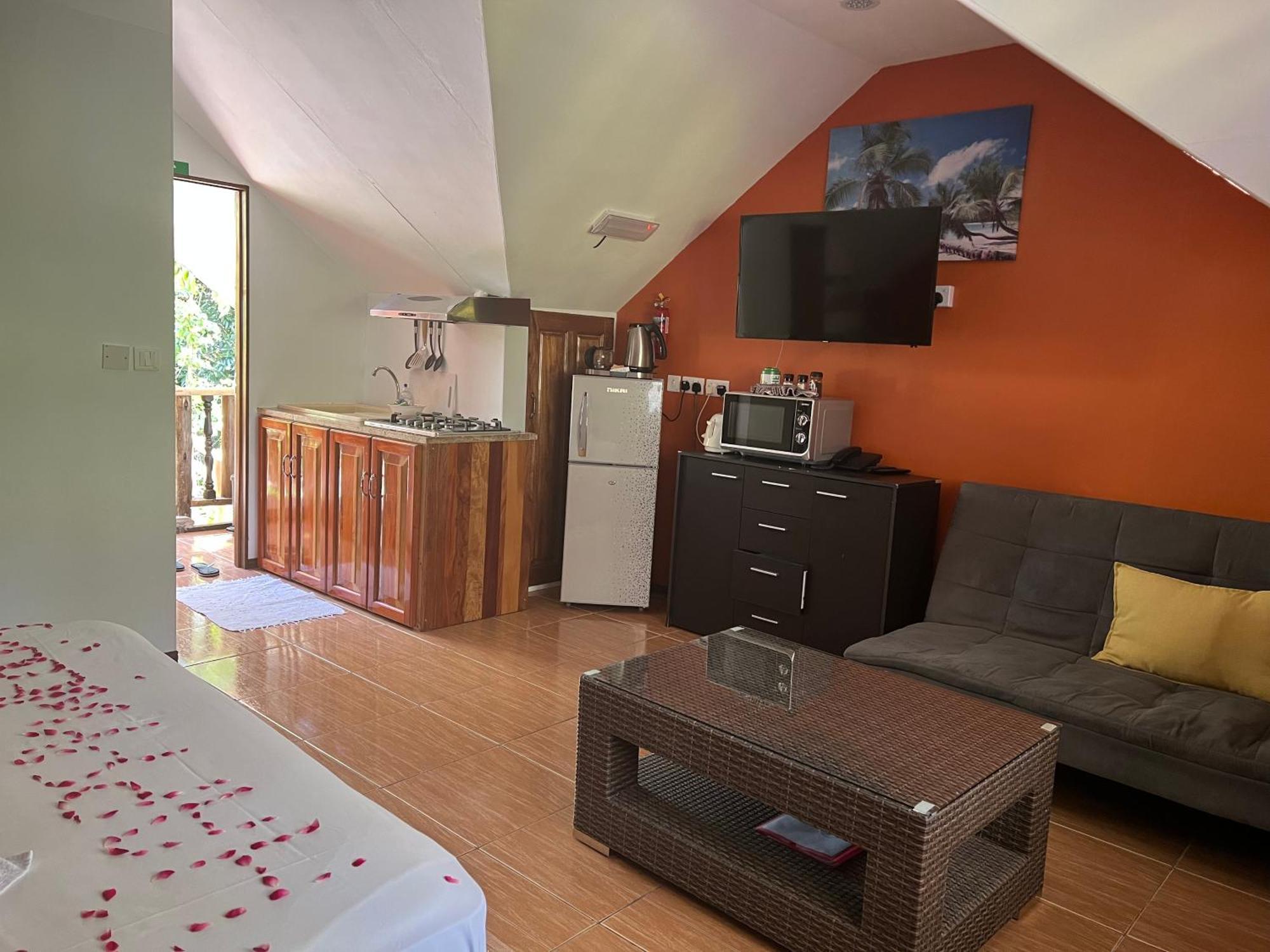 Chloe'S Cottage Self-Catering La Digue Exteriör bild