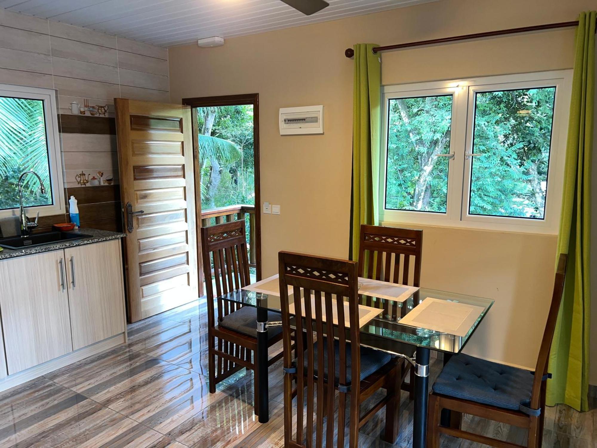 Chloe'S Cottage Self-Catering La Digue Exteriör bild