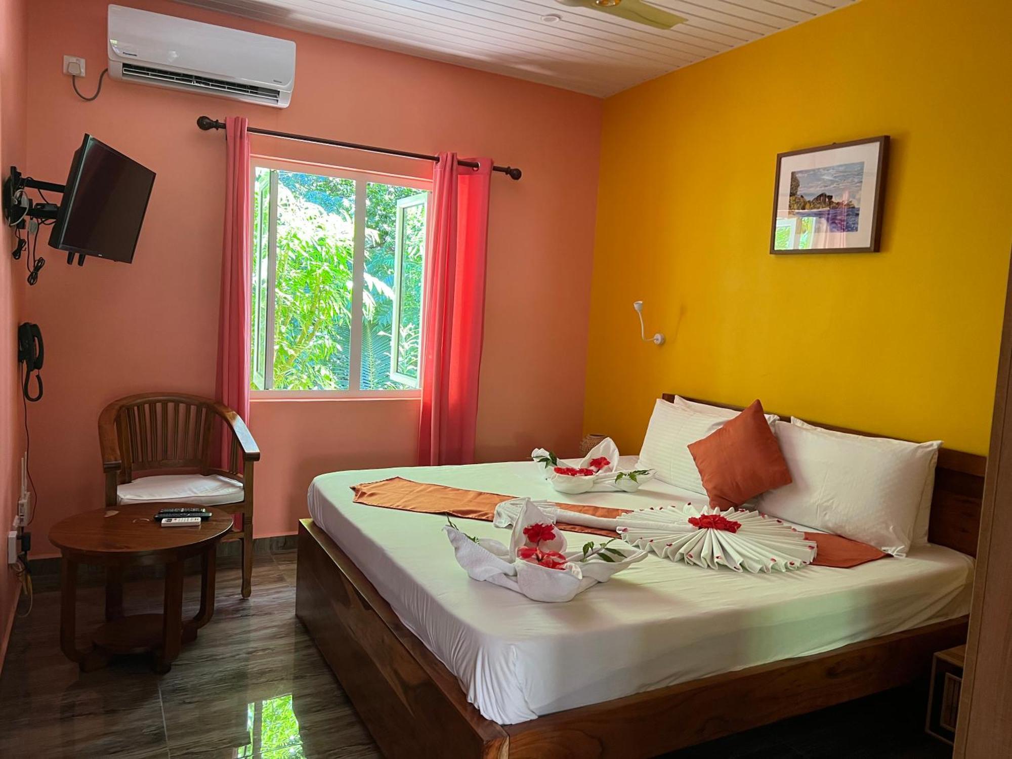 Chloe'S Cottage Self-Catering La Digue Exteriör bild