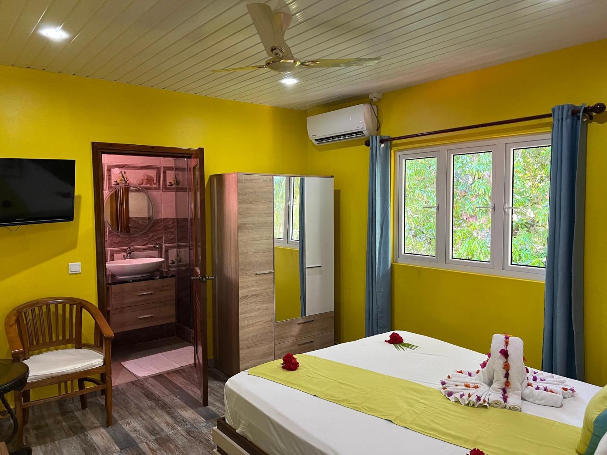 Chloe'S Cottage Self-Catering La Digue Exteriör bild