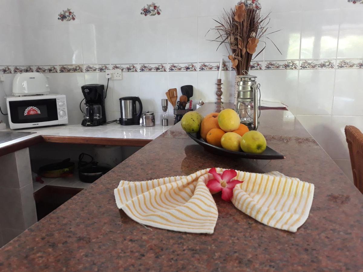 Chloe'S Cottage Self-Catering La Digue Rum bild